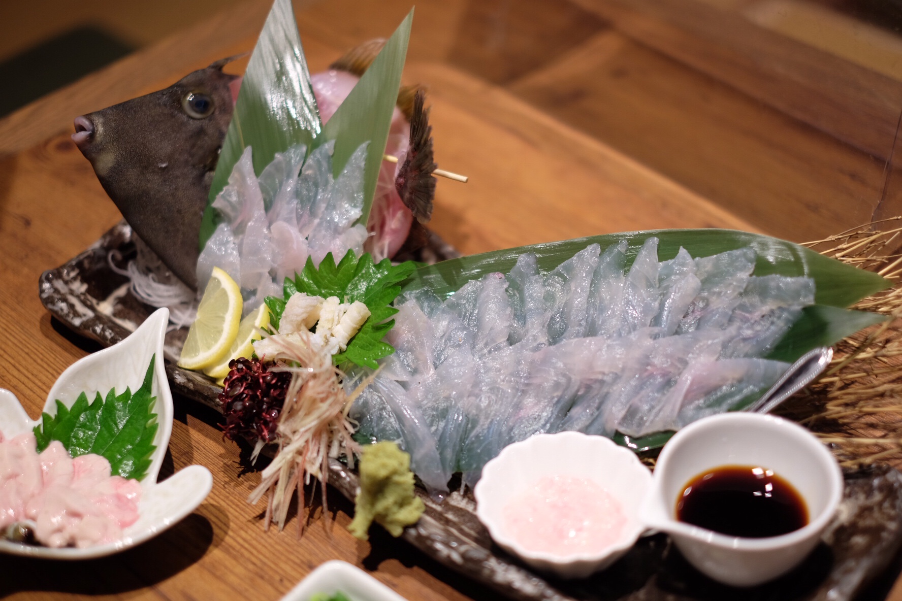 都内では希少 新宿イカセンター本店で味わう天然カワハギの肝刺し 刺身が絶品過ぎる Joeifull